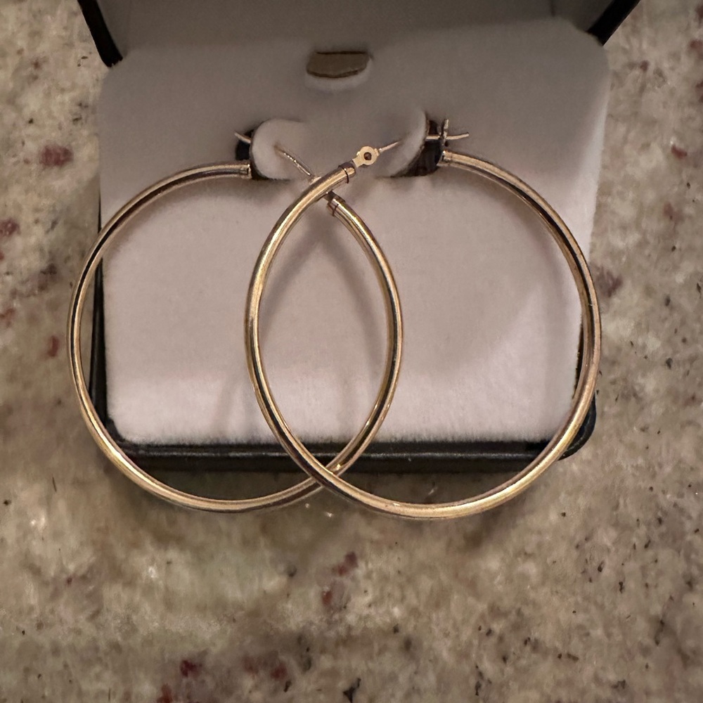NWOT; 14k Yellow Gold 2MM Thick Tube Hoop Earrings (41MM); never worn; perfect